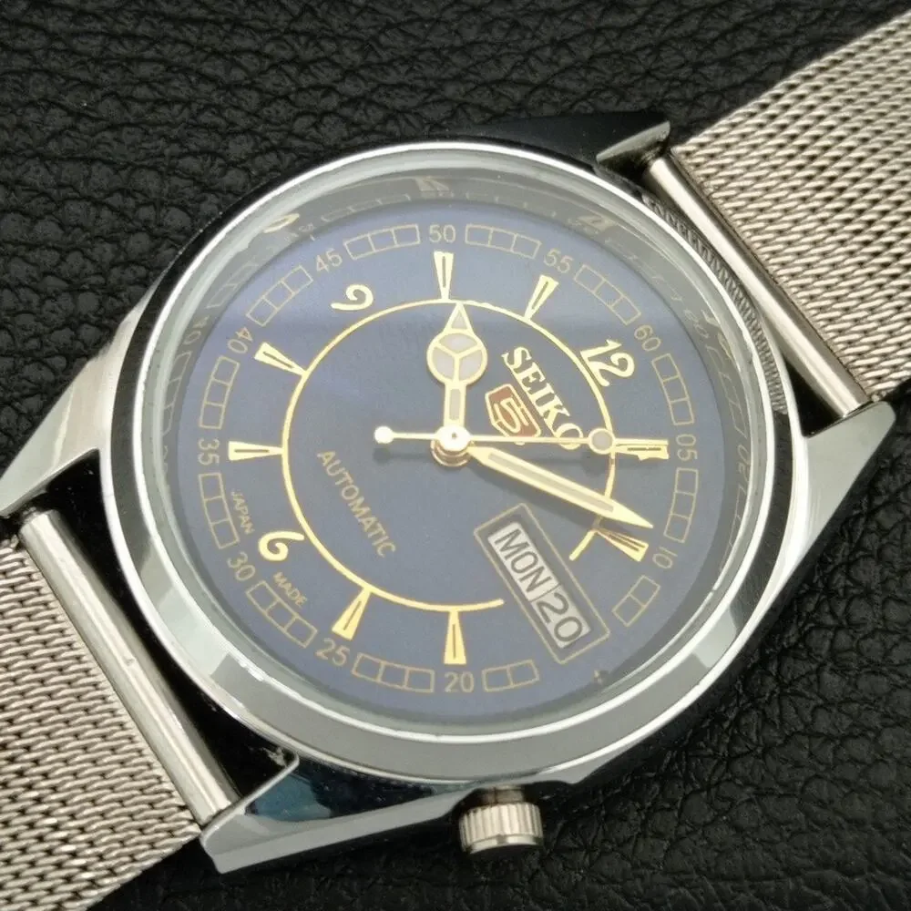 Vintage 1972 Seiko Automatic Mens Silver Watch W/daydate & Blue accents